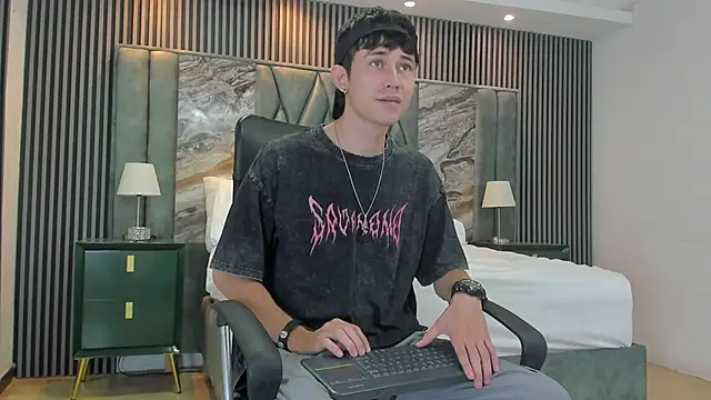 Michael blue online show from 09-28-25, 01:27