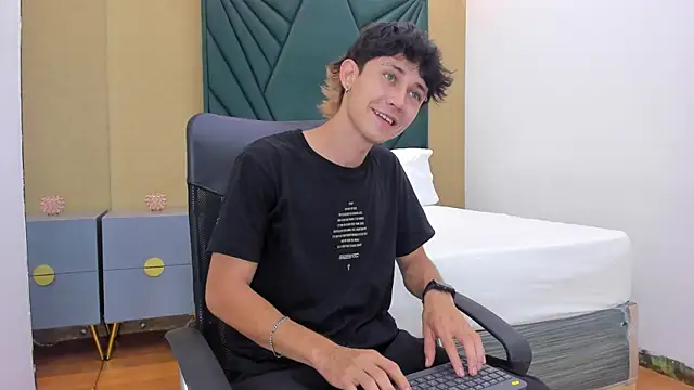 Michael blue online show from 12-22-25, 12:13