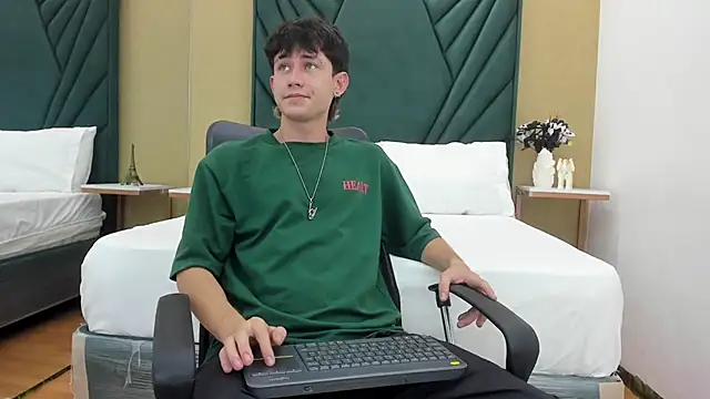 Michael blue online show from 03-18-26, 07:39