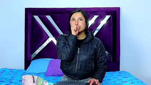 cuteeimy online show from 10-31-25, 12:28