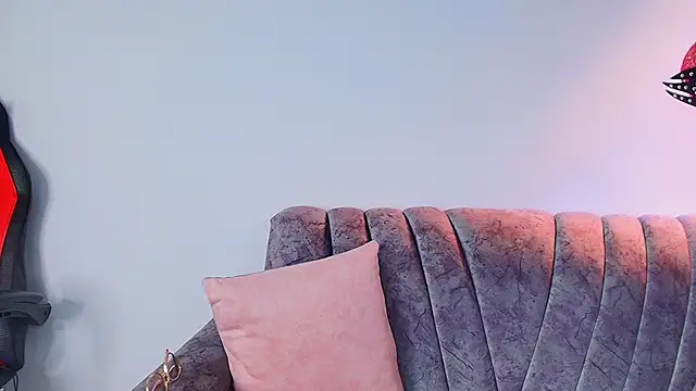 Snapshot of carolinhe_ chatting on 10-02-25, 08:16 carolinhe online show from 10-02-25, 08:16