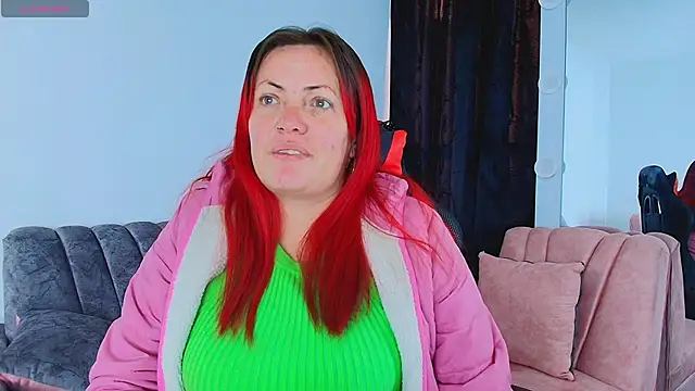 Snapshot of carolinhe_ chatting on 10-03-25, 08:17 carolinhe online show from 10-03-25, 08:17