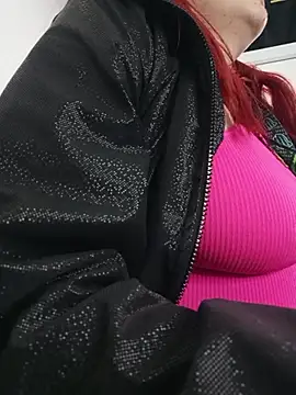 Snapshot of carolinhe_ chatting on 10-09-25, 09:35 carolinhe online show from 10-09-25, 09:35