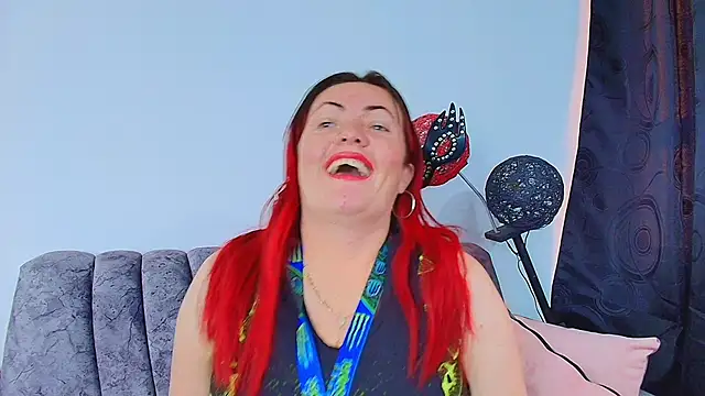 Snapshot of carolinhe_ chatting on 10-10-25, 09:03 carolinhe online show from 10-10-25, 09:03