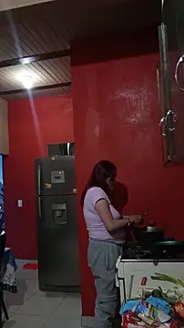 Snapshot of carolinhe_ chatting on 10-24-25, 04:47 carolinhe online show from 10-24-25, 04:47