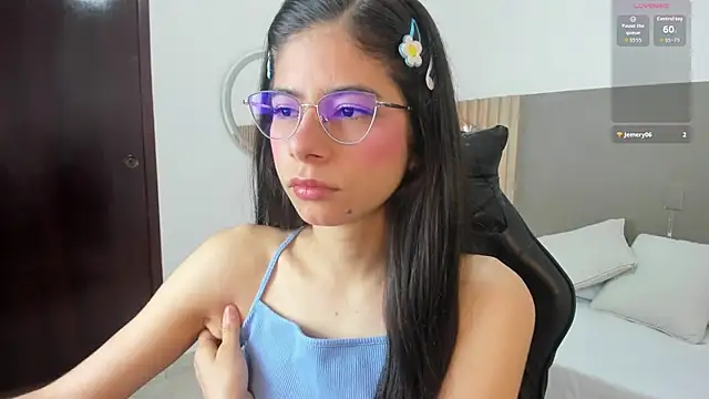 Snapshot of carlina_15 chatting on 04-05-26, 12:35 carlina 15 online show from 04-05-26, 12:35