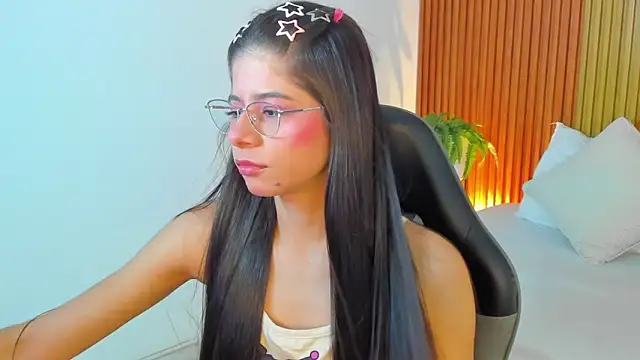 Snapshot of carlina_15 chatting on 05-10-26, 11:48 carlina 15 online show from 05-10-26, 11:48