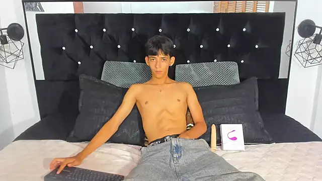 Sebas cat online show from 10-12-25, 11:04