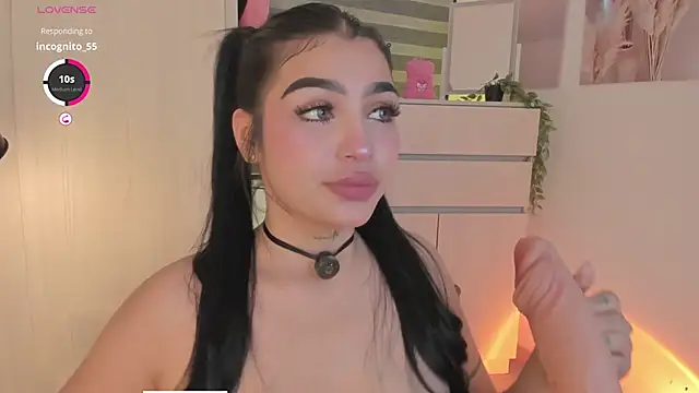 Snapshot of EmmyKenner chatting on 05-17-26, 12:12 EmmyKenner online show from 05-17-26, 12:12