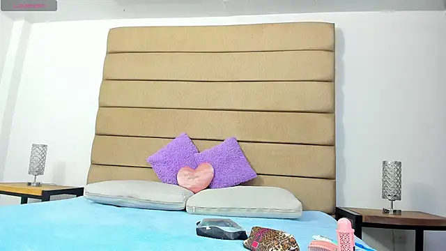 Snapshot of susan_elliot chatting on 10-16-25, 07:26 susan elliot online show from 10-16-25, 07:26