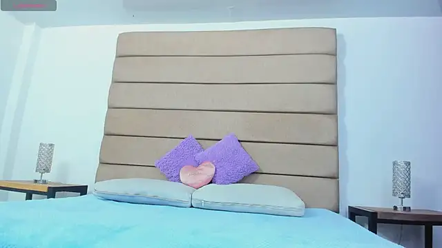 Snapshot of susan_elliot chatting on 10-20-25, 07:36 susan elliot online show from 10-20-25, 07:36