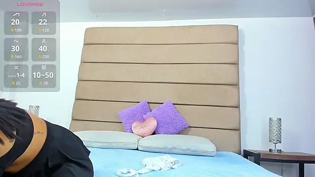 Snapshot of susan_elliot chatting on 10-21-25, 08:20 susan elliot online show from 10-21-25, 08:20