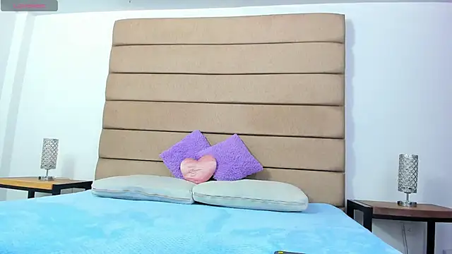 Snapshot of susan_elliot chatting on 10-24-25, 07:54 susan elliot online show from 10-24-25, 07:54