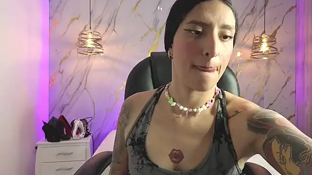 Scaarlettfox online show from 12-18-25, 07:31