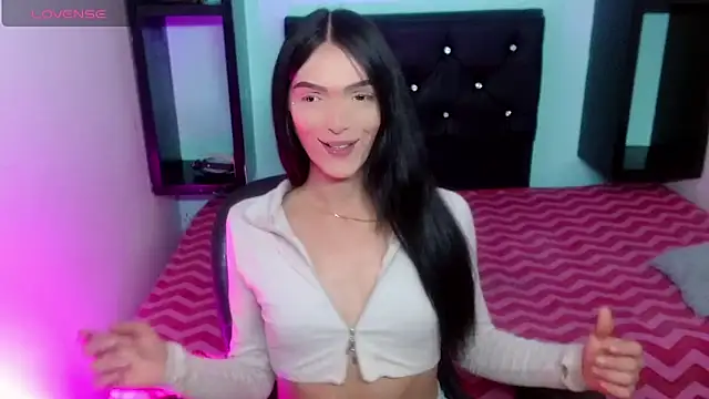 Snapshot of x_isabella_x chatting on 05-17-26, 04:10 x isabella x online show from 05-17-26, 04:10