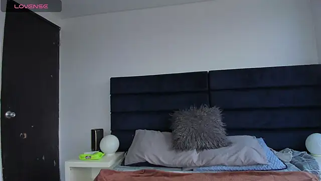 CHARLOTTE KNOX online show from 09-12-25, 12:16