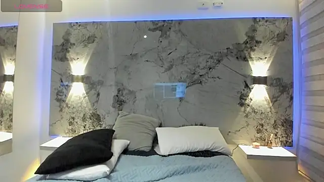 CHARLOTTE KNOX online show from 10-10-25, 11:59