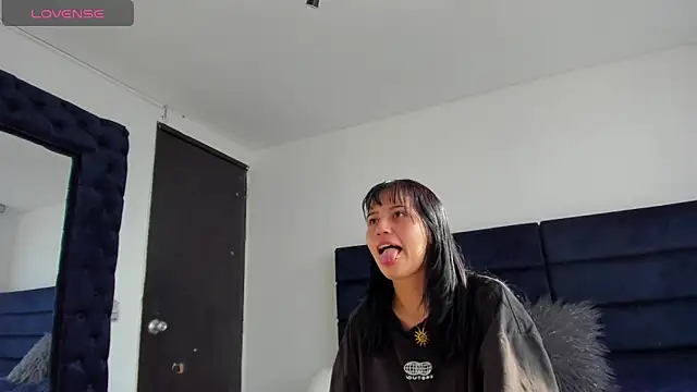 CHARLOTTE KNOX online show from 10-15-25, 12:05