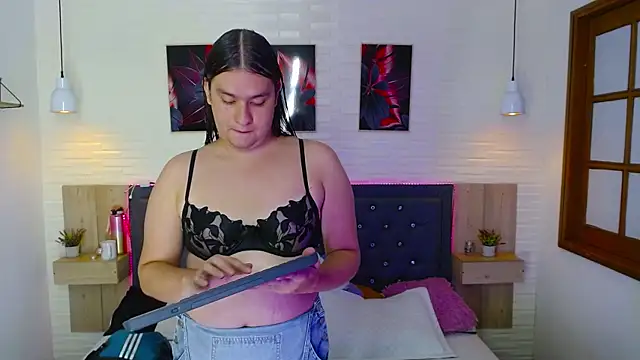 Snapshot of Julieta_Colleman chatting on 09-17-25, 01:57 Julieta Colleman online show from 09-17-25, 01:57