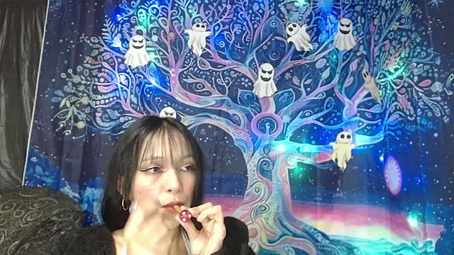 Zafira Mayeers online show from 10-17-25, 06:05