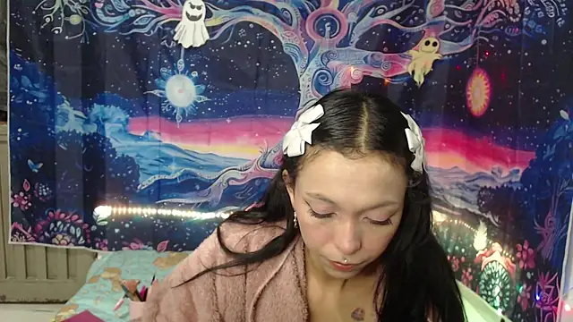 Zafira Mayeers online show from 10-24-25, 04:09