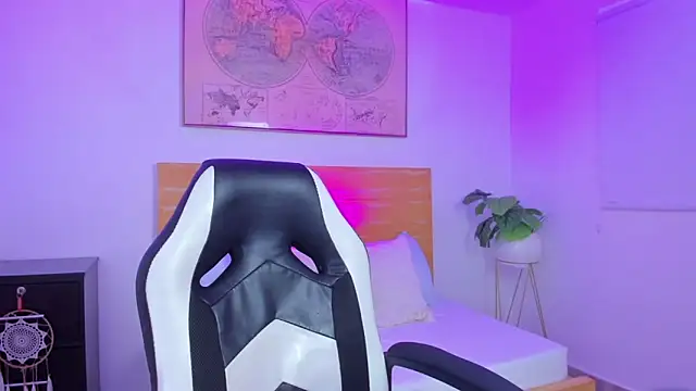 Snapshot of kitty_sweeety_ chatting on 02-11-26, 12:43 kitty sweeety online show from 02-11-26, 12:43