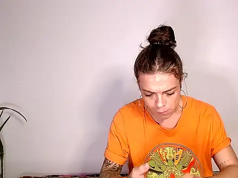 saara johnson496 online show from 09-27-25, 04:28