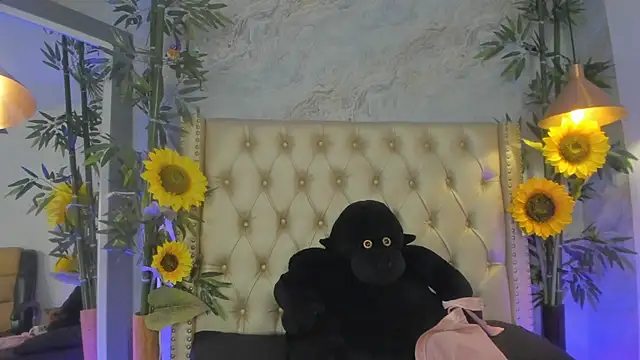 LittleeJaz online show from 12-23-25, 04:43