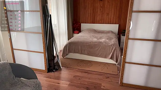 Snapshot of PlumyBun chatting on 10-05-25, 04:22 PlumyBun online show from 10-05-25, 04:22