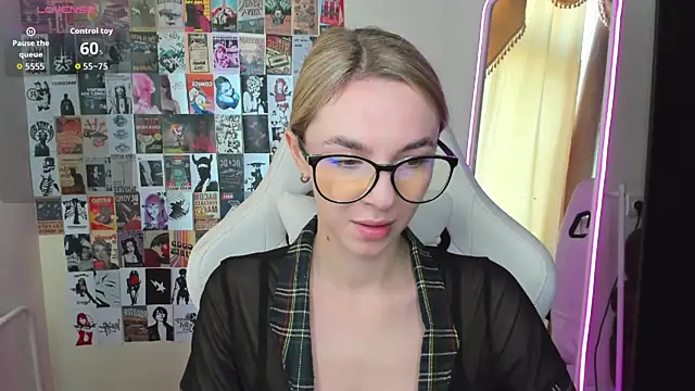 NessaDiazz online show from 09-19-25, 01:18