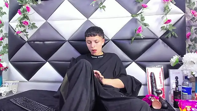 Megan Thompson  online show from 09-28-25, 02:06