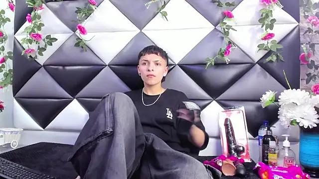 Megan Thompson  online show from 10-02-25, 02:18