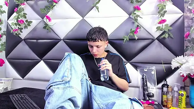 Megan Thompson  online show from 10-09-25, 02:20