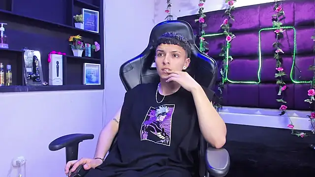 Megan Thompson  online show from 11-21-25, 02:21