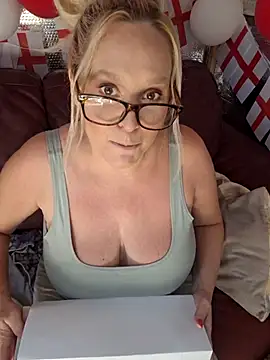 Bouncy-Bella28X online show from 06-24-26, 09:52