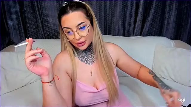 Snapshot of Bom_Bon1 chatting on 11-18-25, 06:01 Bom Bon1 online show from 11-18-25, 06:01