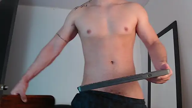 Snapshot of SouthernMilk chatting on 10-21-25, 01:34 SouthernMilk online show from 10-21-25, 01:34