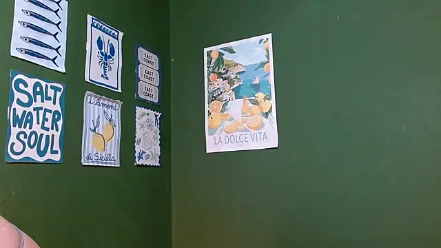 Roxiehood online show from 11-21-25, 02:10