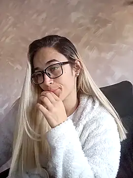 Mariam Arango online show from 10-06-25, 09:23