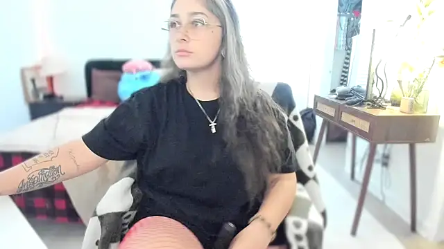 Alix Valentine online show from 05-17-26, 06:48