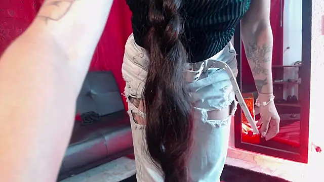 Snapshot of Samy_Hoops chatting on 12-18-25, 07:31 Samy Hoops online show from 12-18-25, 07:31