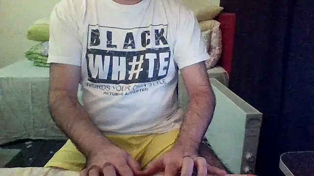 Snapshot of st206boy chatting on 03-05-26, 11:34 st206boy online show from 03-05-26, 11:34