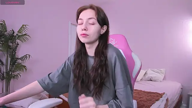 Snapshot of Skelerata chatting on 10-13-25, 01:05 Skelerata online show from 10-13-25, 01:05