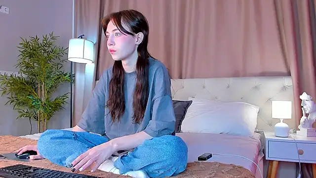 Snapshot of Skelerata chatting on 10-19-25, 01:17 Skelerata online show from 10-19-25, 01:17