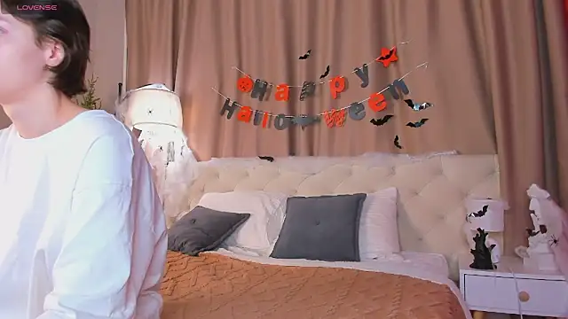 Snapshot of Skelerata chatting on 10-30-25, 01:18 Skelerata online show from 10-30-25, 01:18