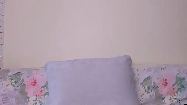 Snapshot of Elle_Pearl_ chatting on 03-28-26, 06:24 Elle Pearl online show from 03-28-26, 06:24