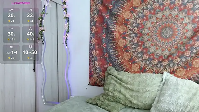 Snapshot of aphroditebloom chatting on 12-14-25, 05:07 aphroditebloom online show from 12-14-25, 05:07