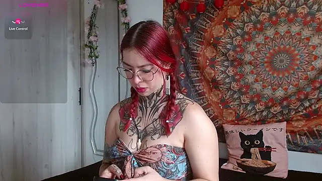 Snapshot of aphroditebloom chatting on 01-10-26, 04:20 aphroditebloom online show from 01-10-26, 04:20