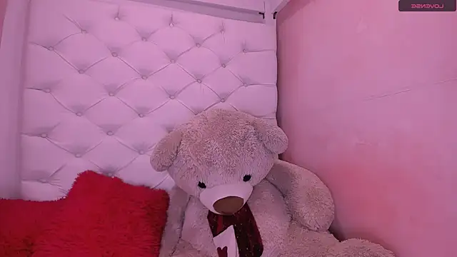 Snapshot of eimy_skinny_ chatting on 04-25-26, 01:25 eimy skinny online show from 04-25-26, 01:25