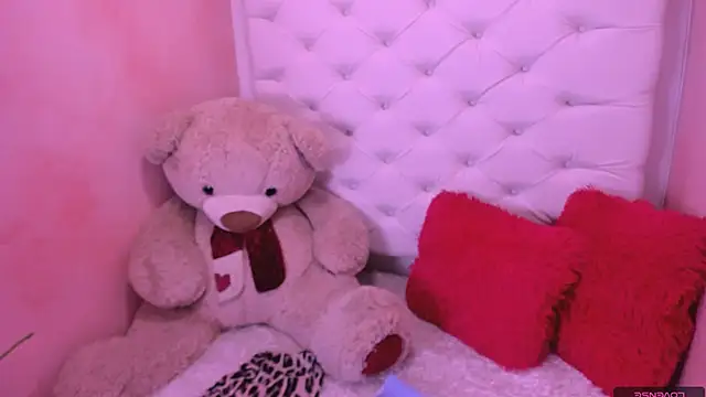 Snapshot of eimy_skinny_ chatting on 05-13-26, 01:19 eimy skinny online show from 05-13-26, 01:19